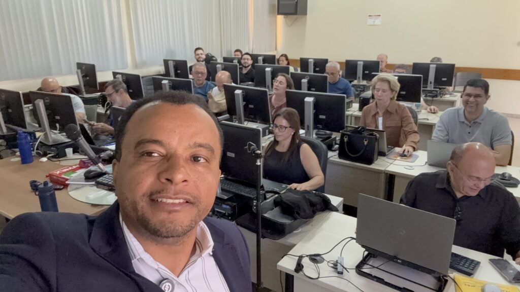 Terceira turma da EGEFAZ avança do chat ao trabalho assistido